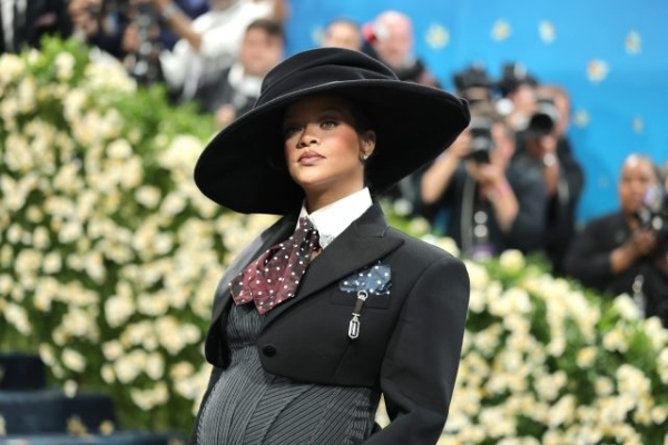 Рианна впервые появилась на публике после рождения третьего ребенка