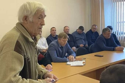 Мусорный кризис в Кожевниково: власти объясняют задержки холодами, жители недовольны